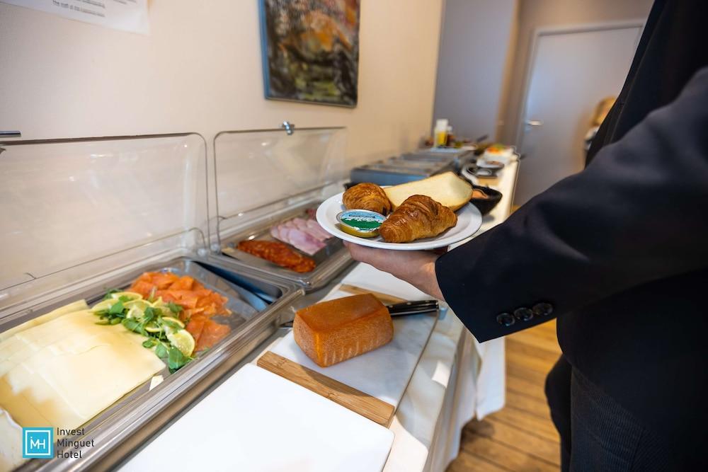 restaurant cafeteria