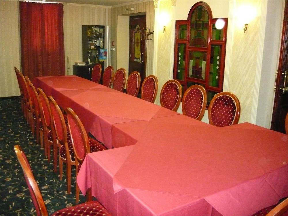 restaurant cafeteria