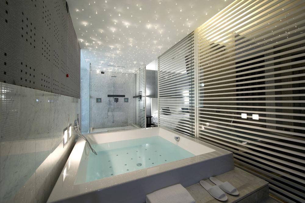 swimming pool spa