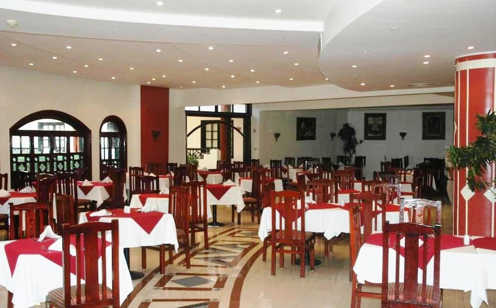 restaurant cafeteria