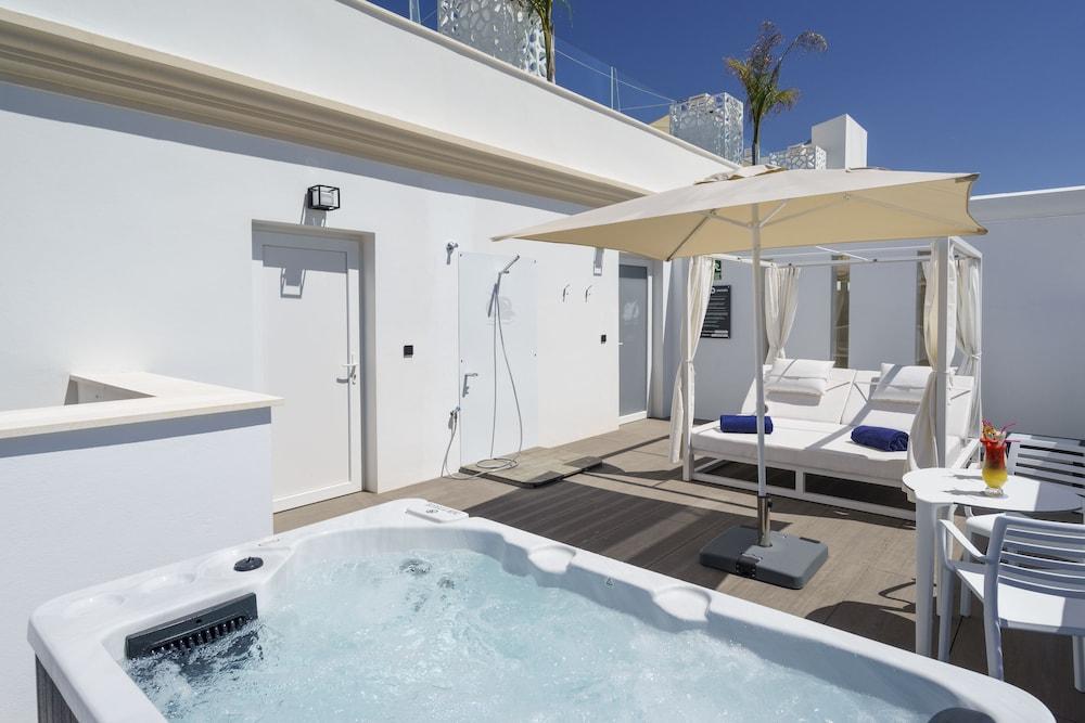 swimming pool spa