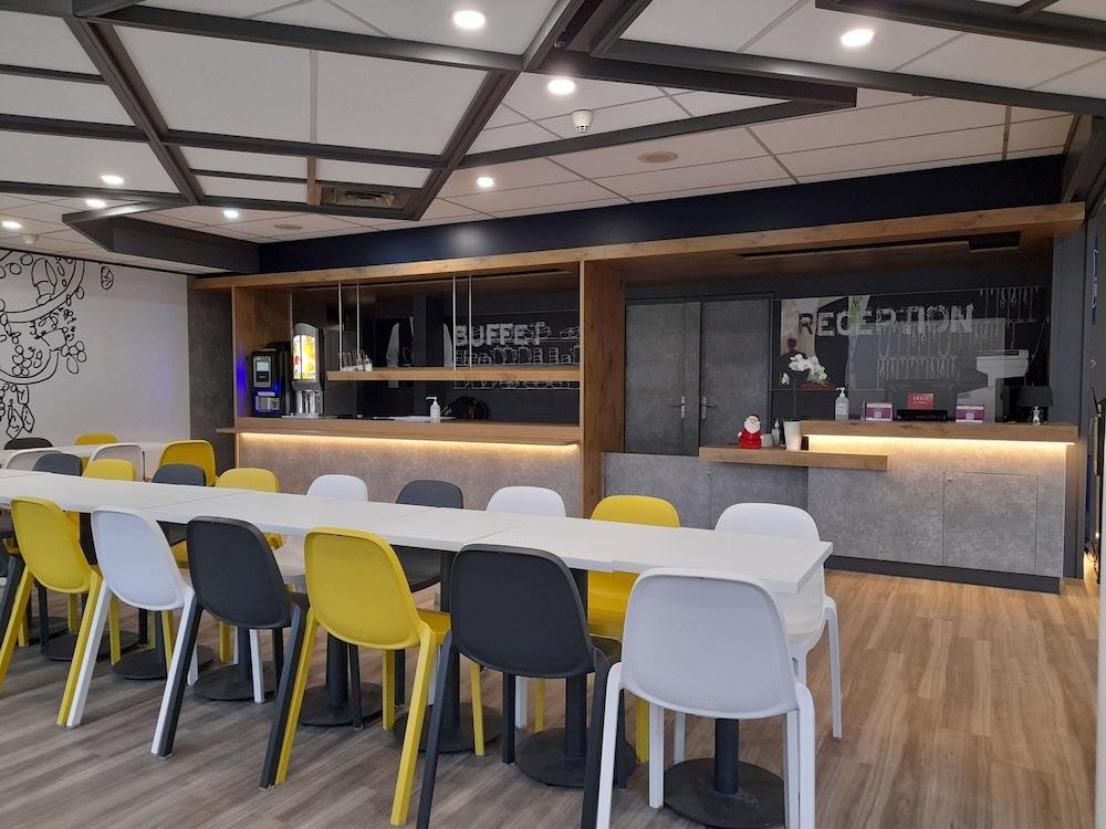 restaurant cafeteria