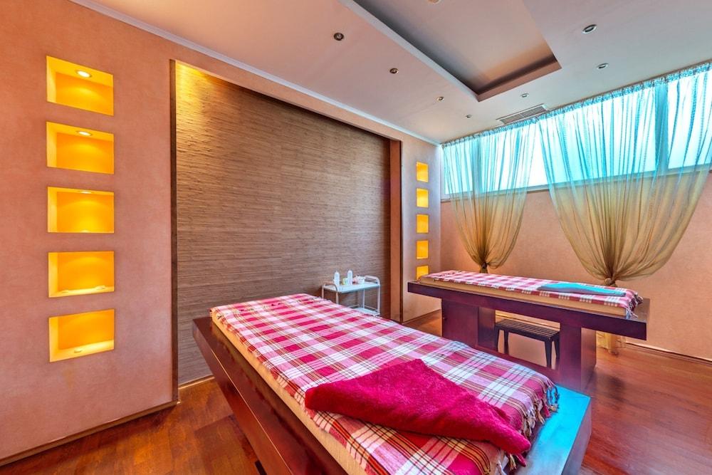 swimming pool spa
