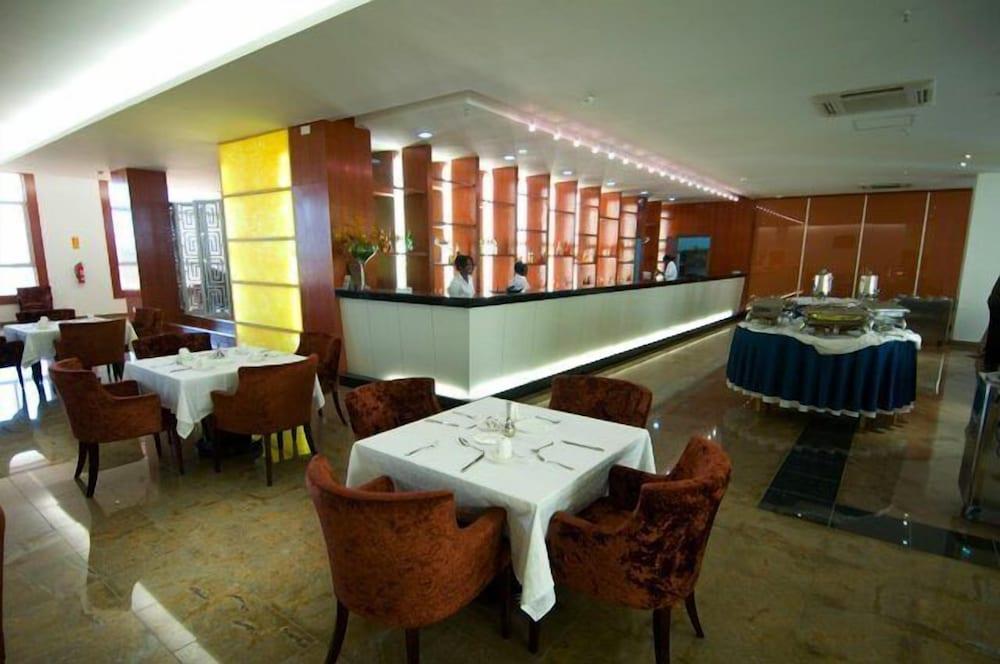 restaurant cafeteria