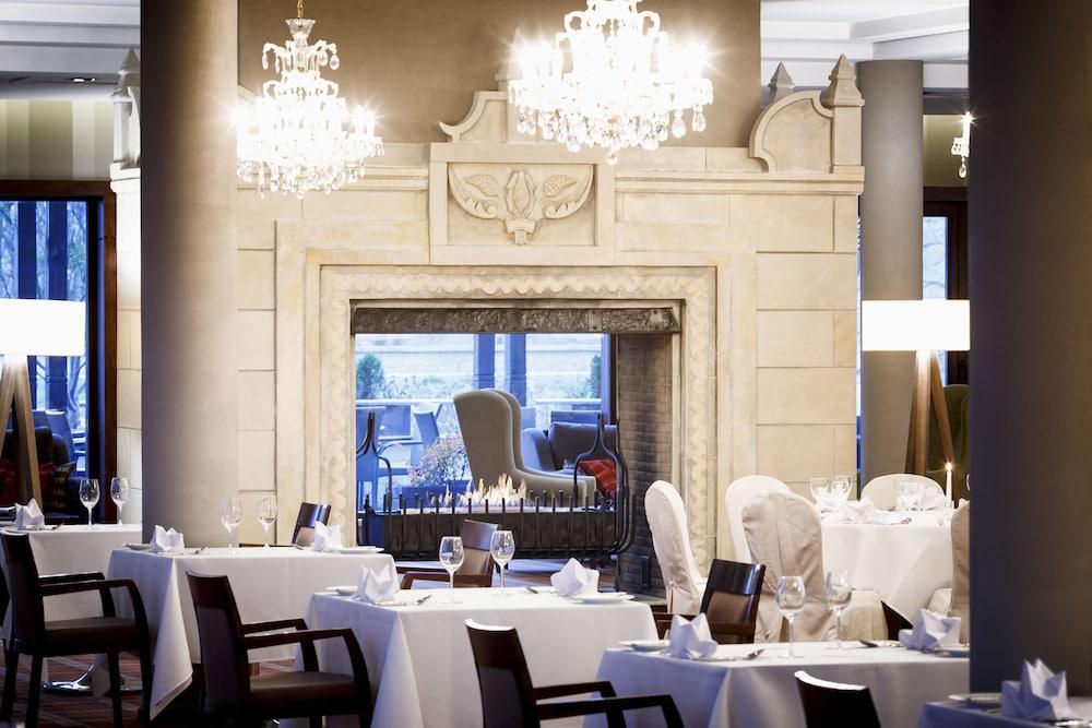 restaurant cafeteria