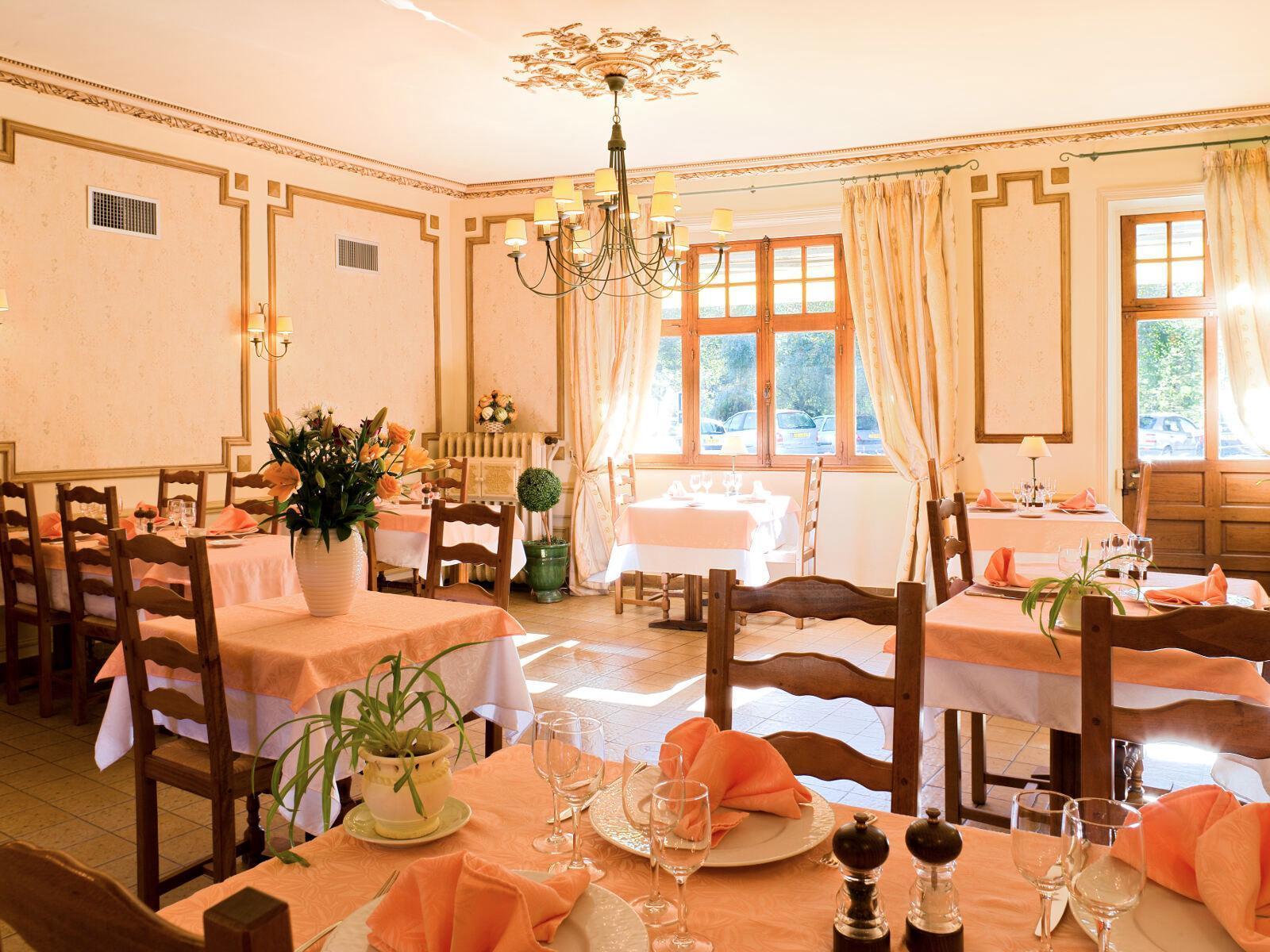 restaurant cafeteria