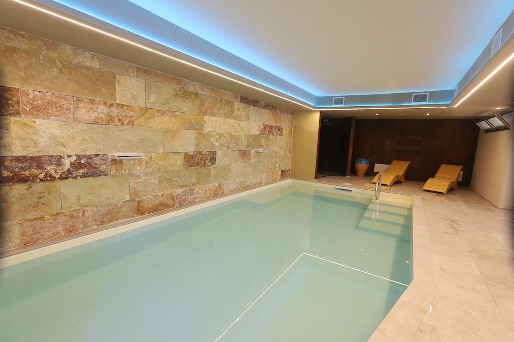 swimming pool spa
