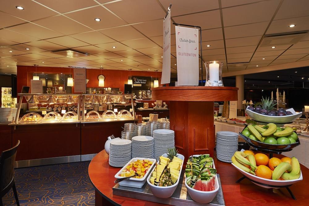 restaurant cafeteria