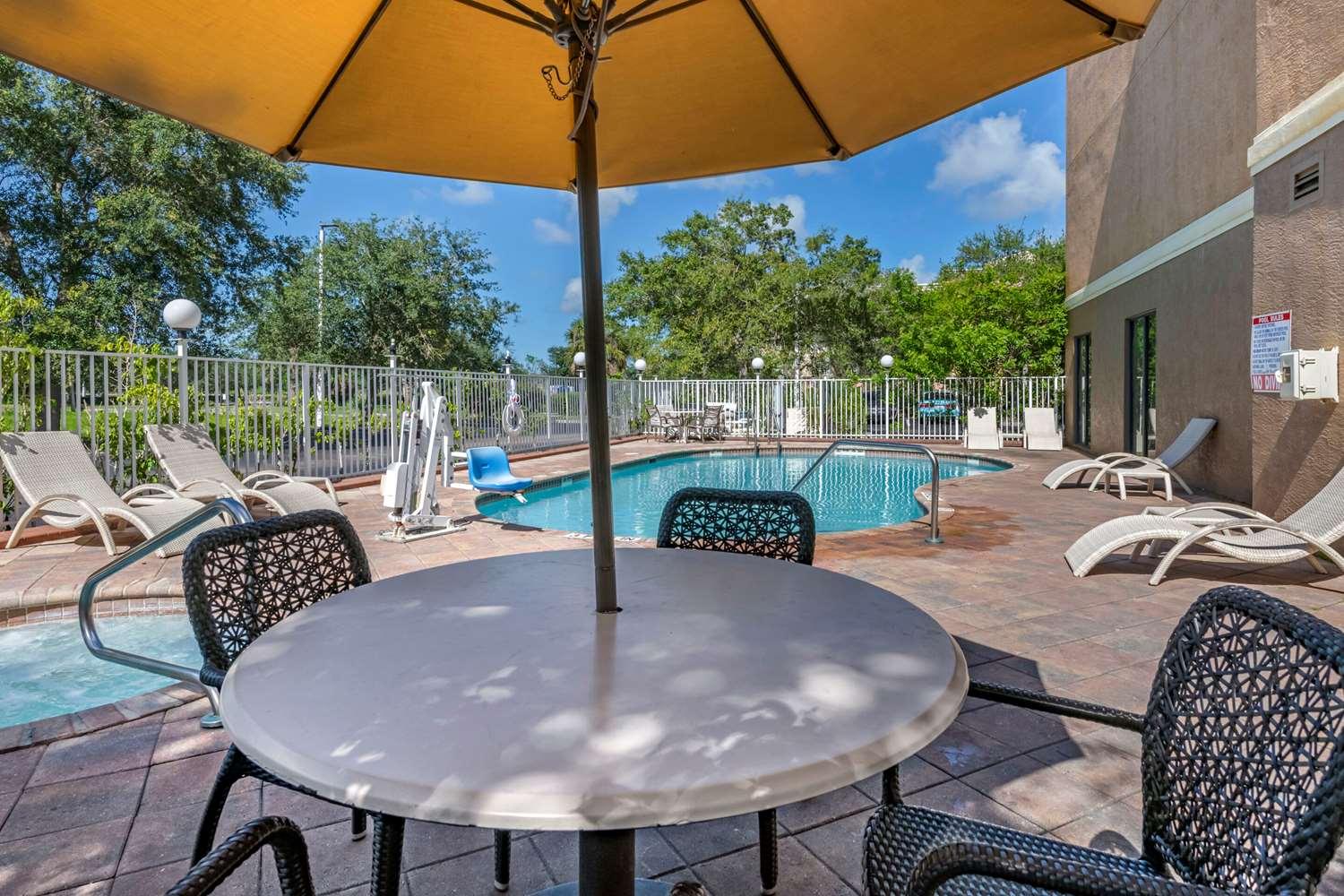 swimming pool spa