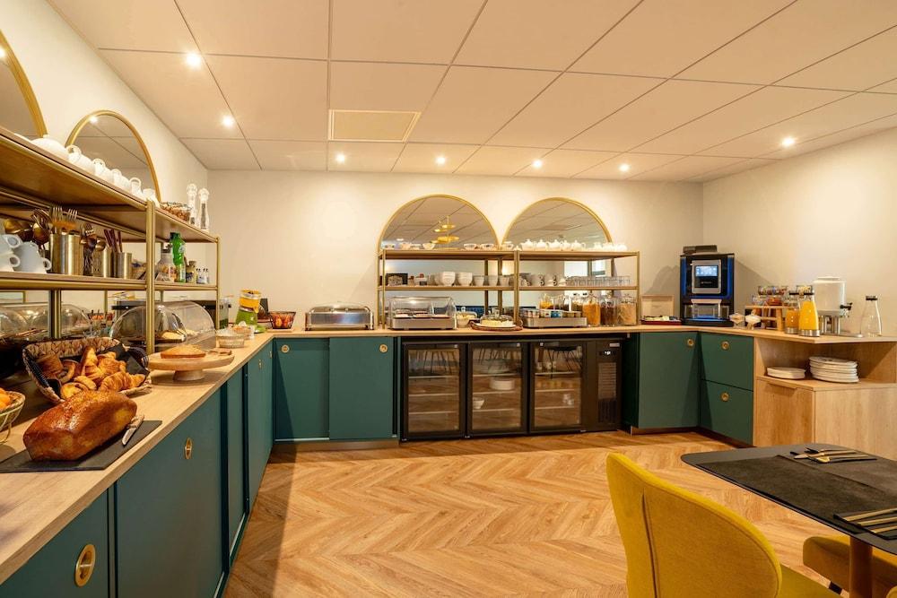 restaurant cafeteria
