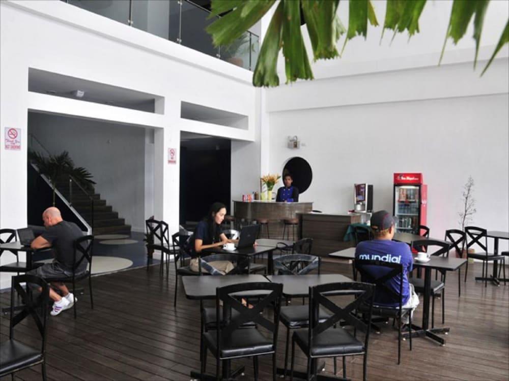 restaurant-cafeteria