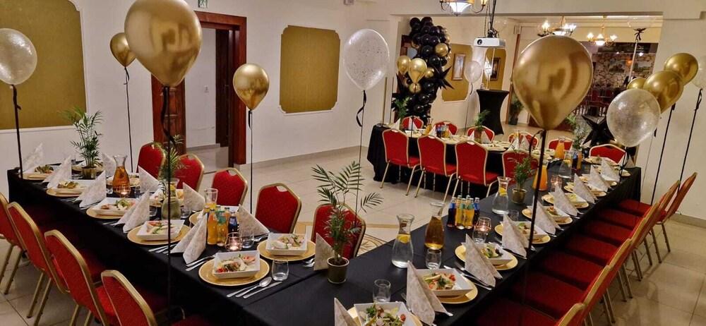 restaurant cafeteria