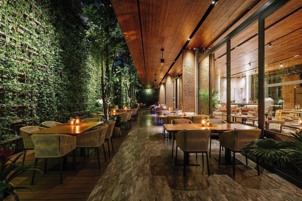 restaurant cafeteria