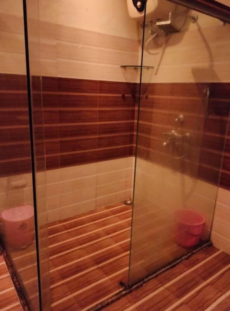 swimming pool spa