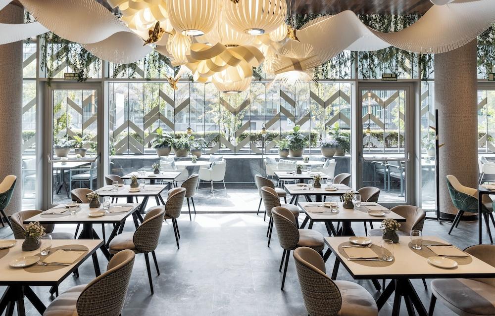 restaurant cafeteria