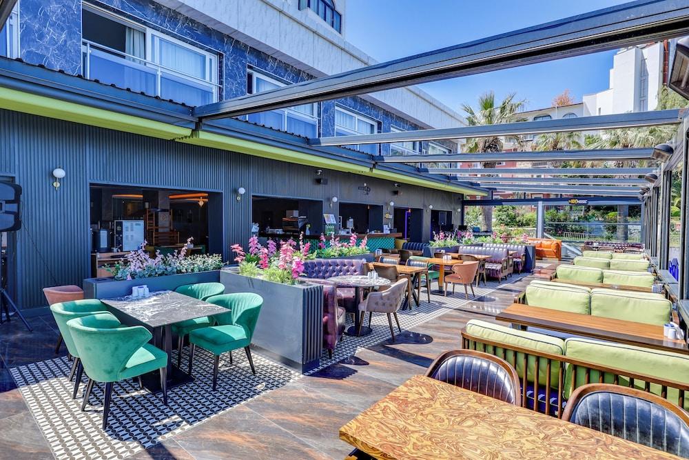restaurant cafeteria