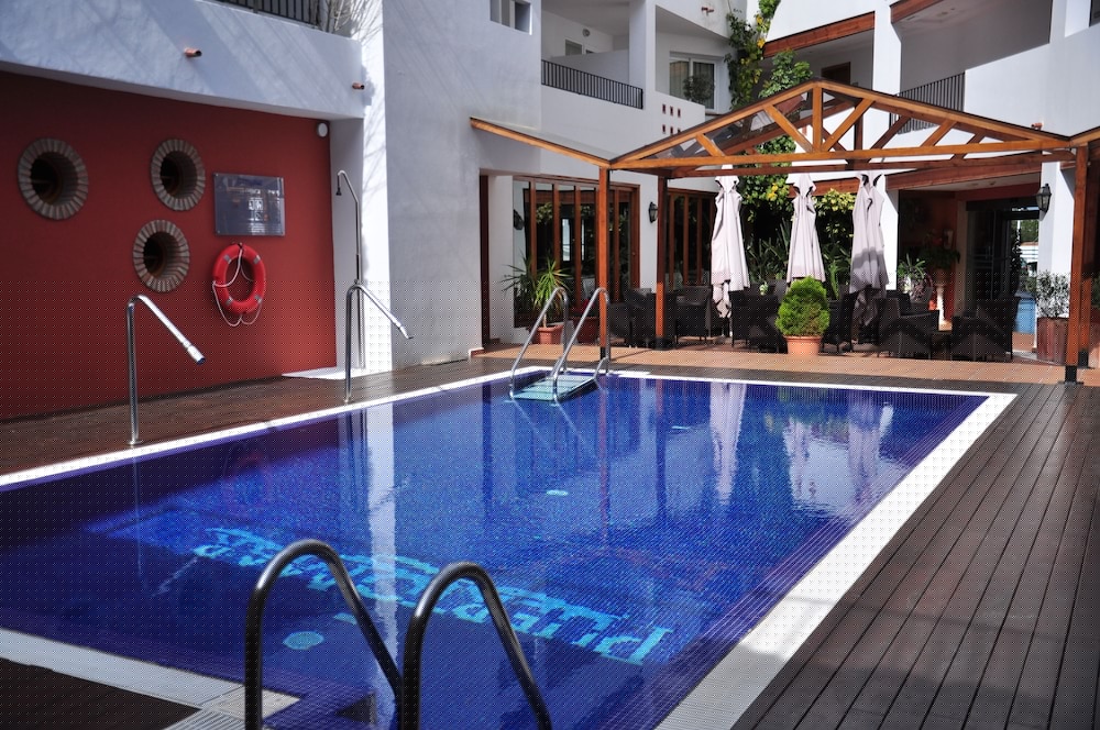 swimming pool spa