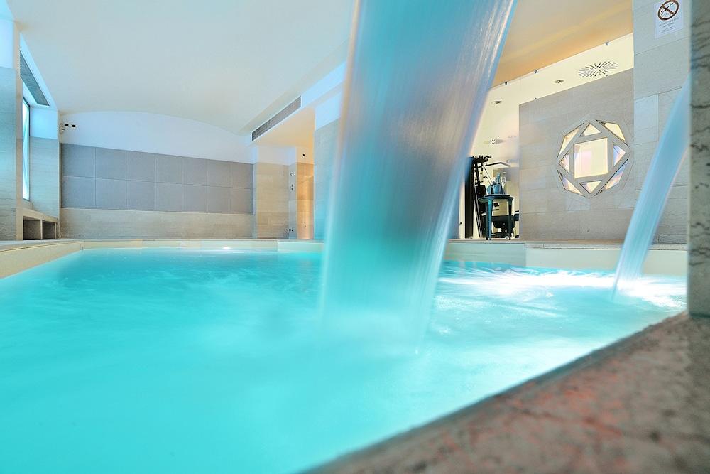 swimming pool spa