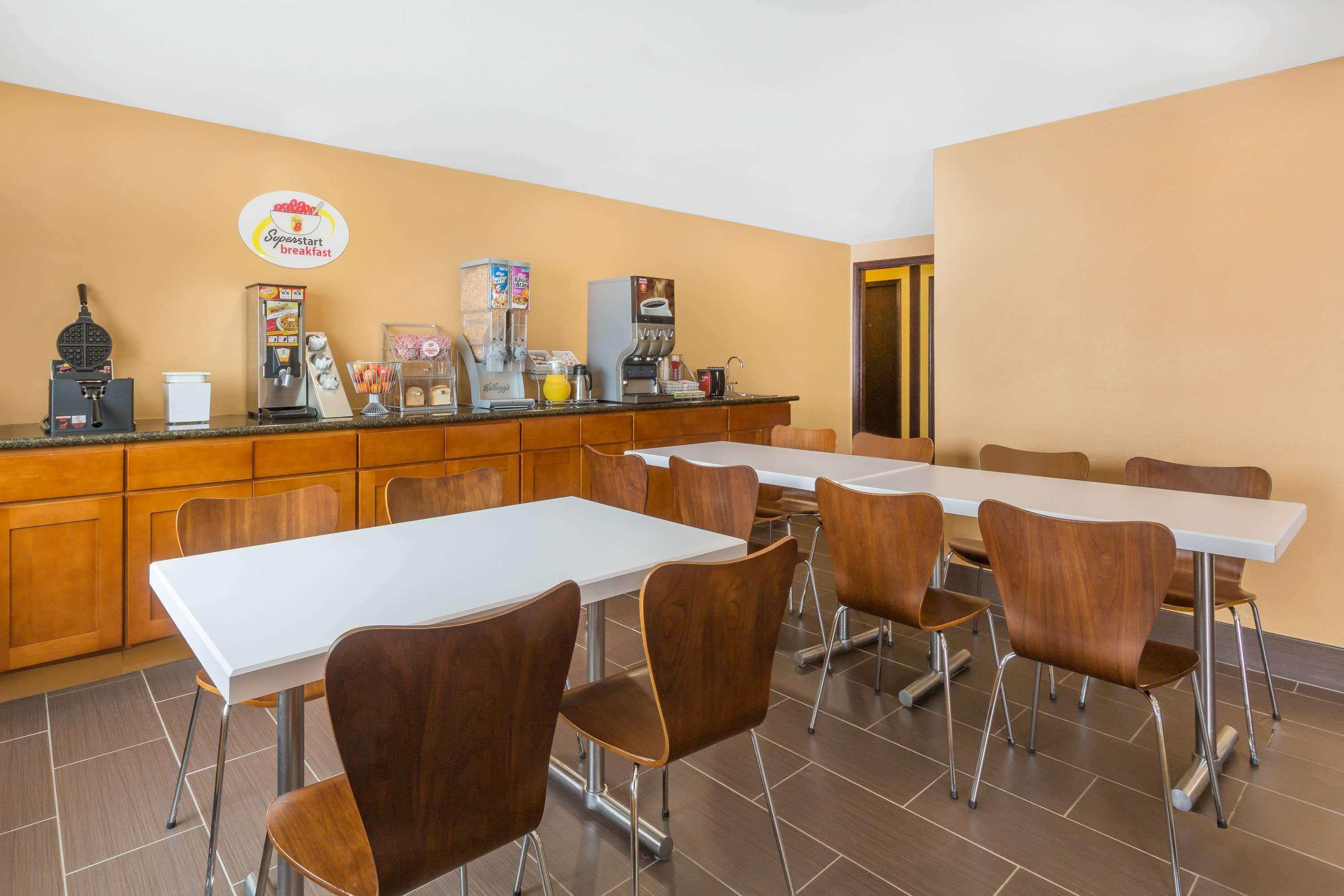 restaurant cafeteria
