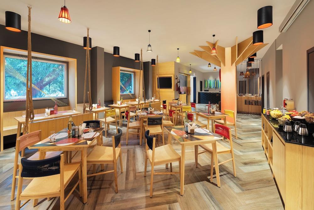 restaurant cafeteria