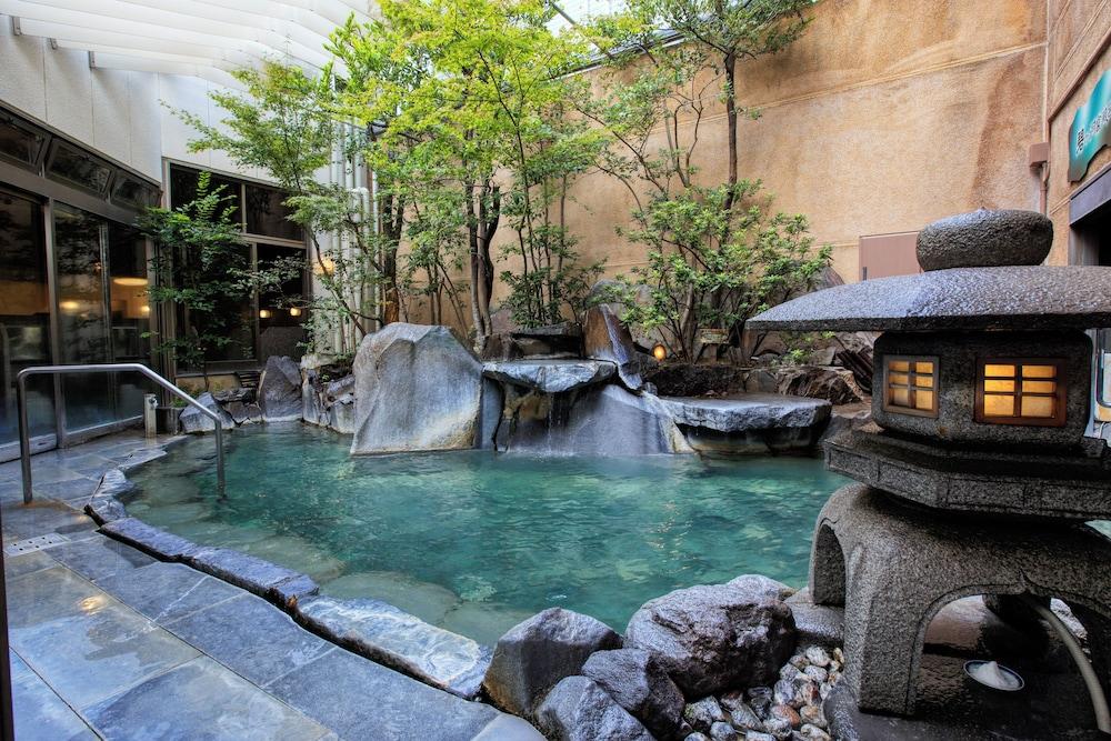 swimming pool spa