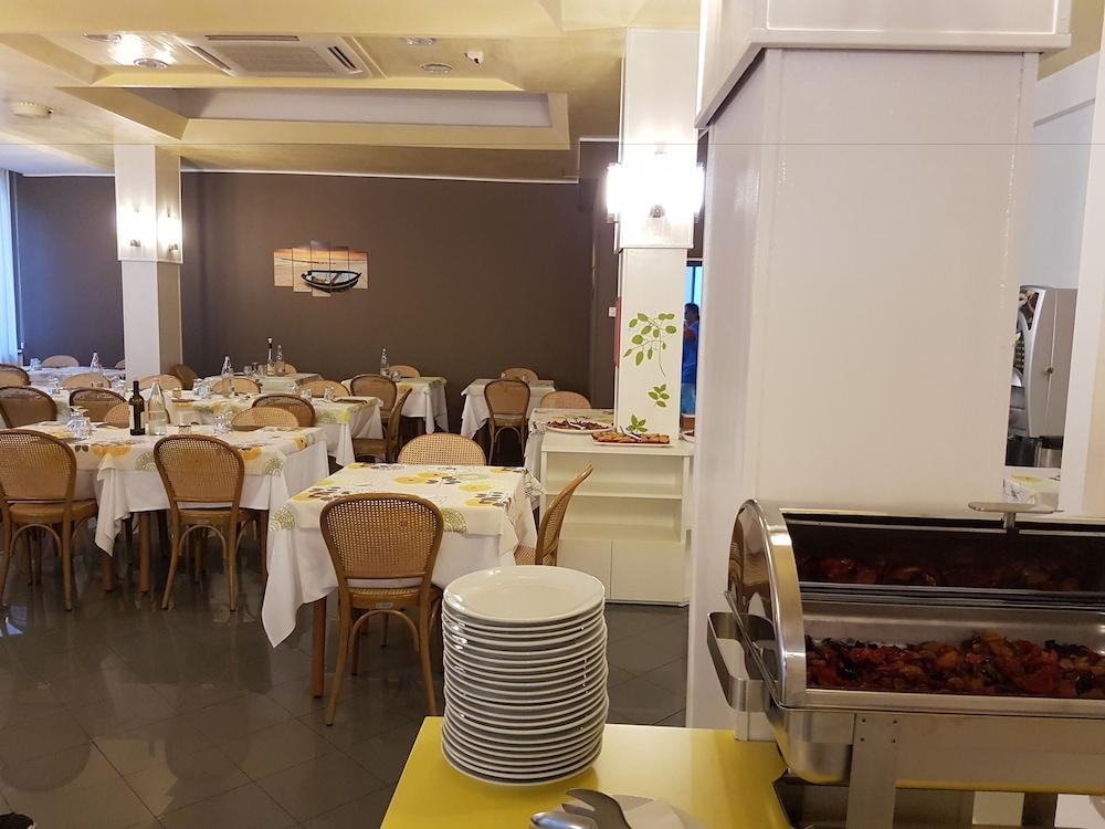 restaurant-cafeteria