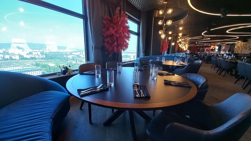 restaurant cafeteria