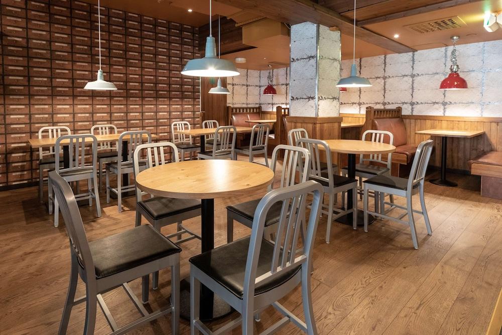restaurant cafeteria