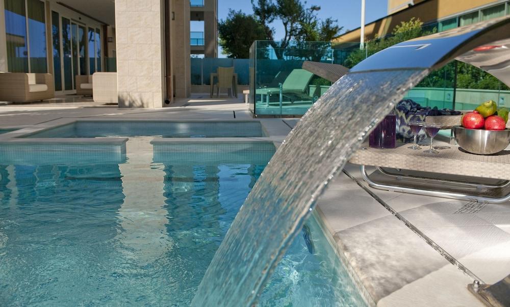 swimming pool spa