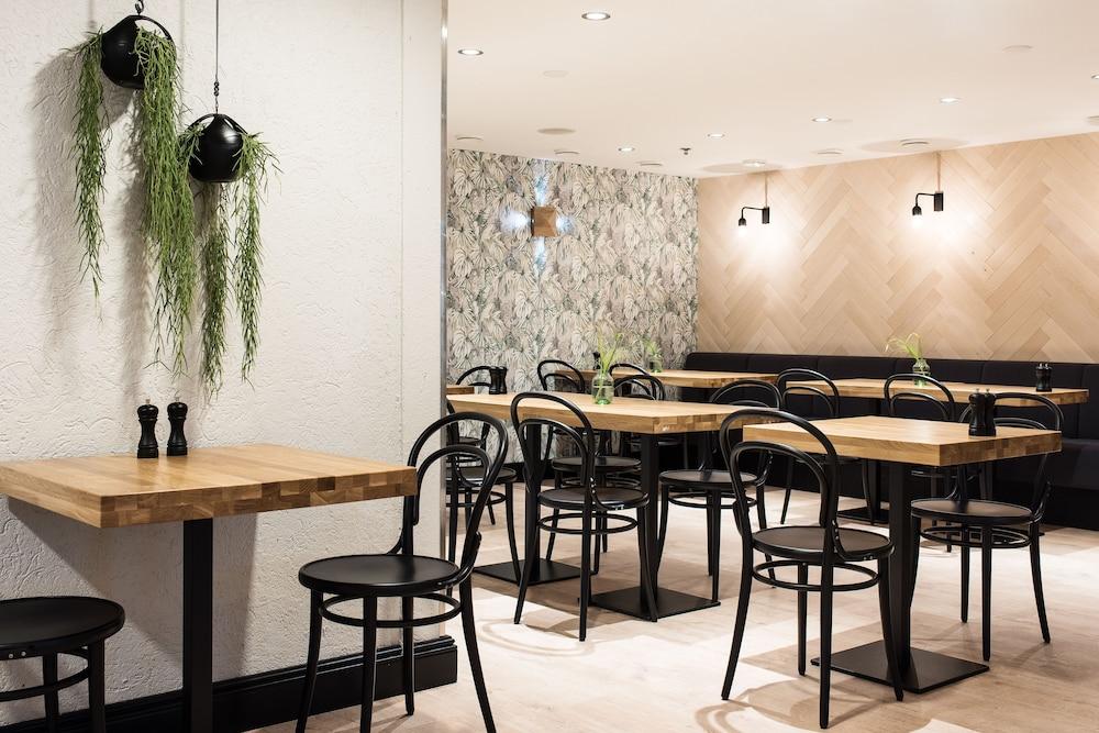 restaurant cafeteria