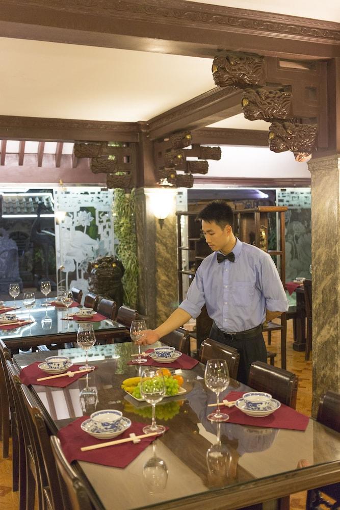 restaurant cafeteria