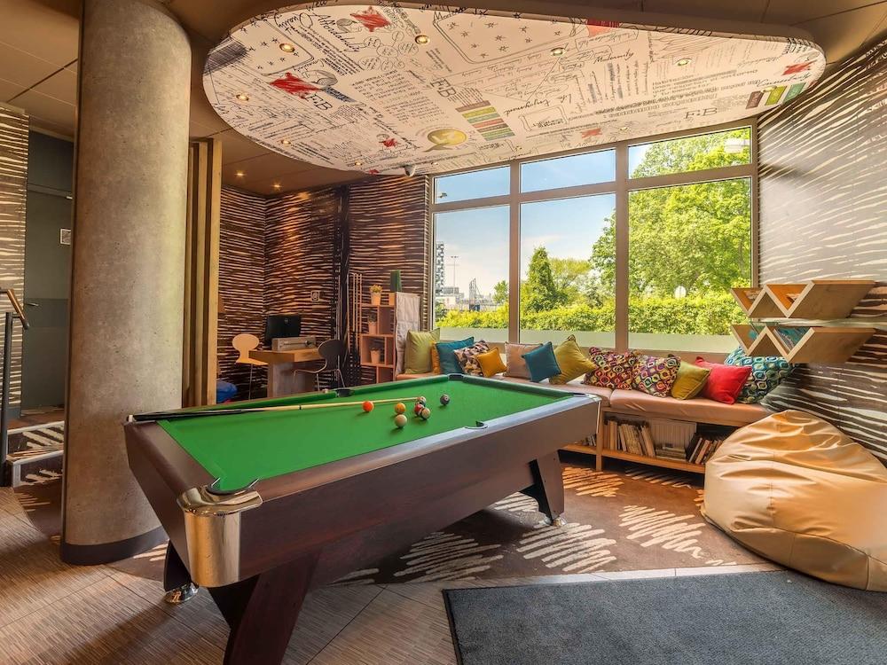 swimming pool spa