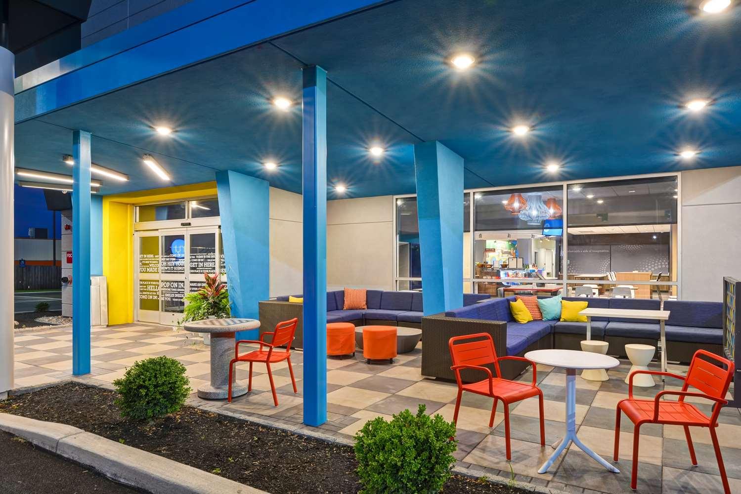 restaurant cafeteria