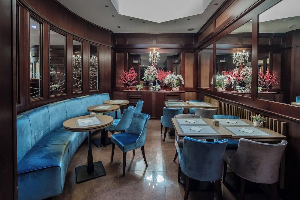 restaurant cafeteria