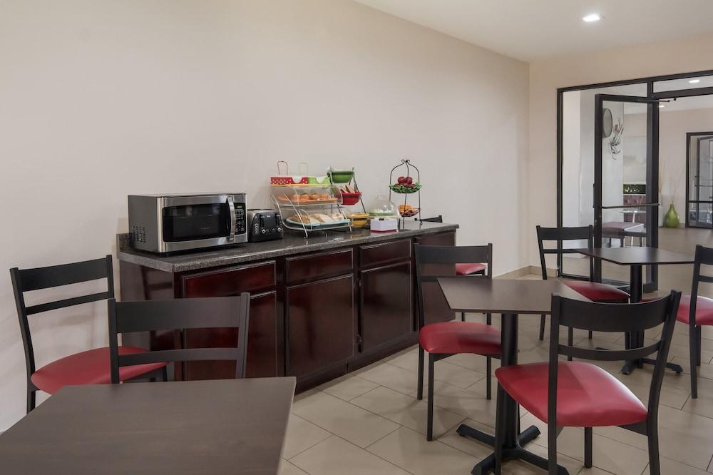 restaurant-cafeteria
