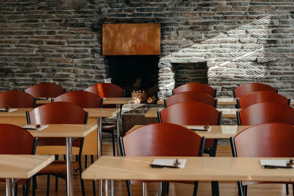 restaurant cafeteria