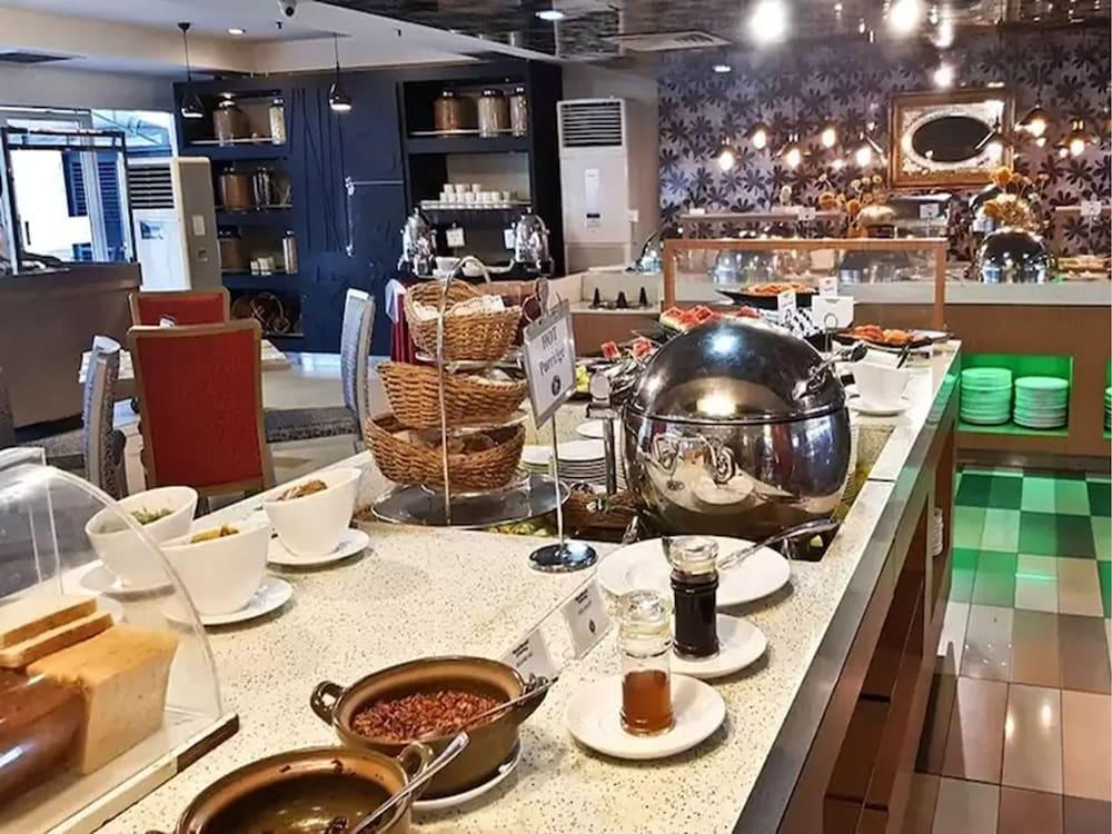 restaurant cafeteria