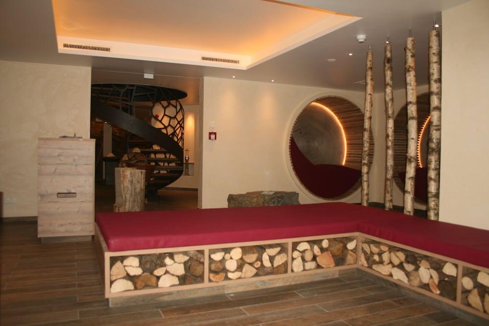 swimming pool spa