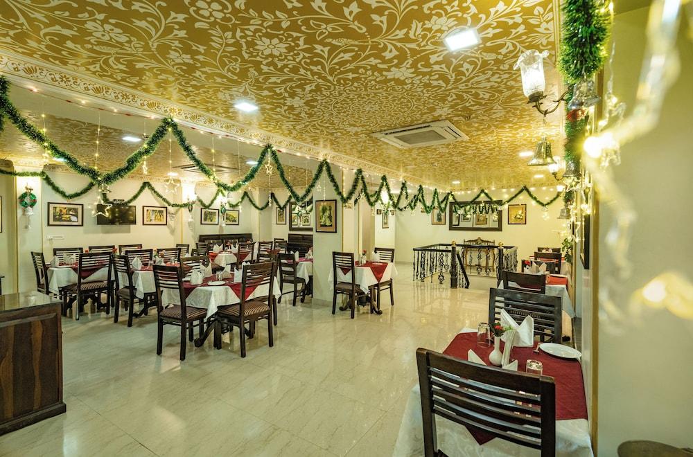 restaurant cafeteria