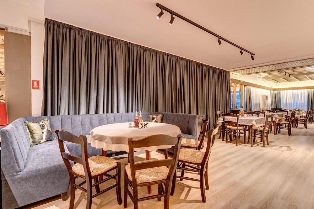 restaurant cafeteria