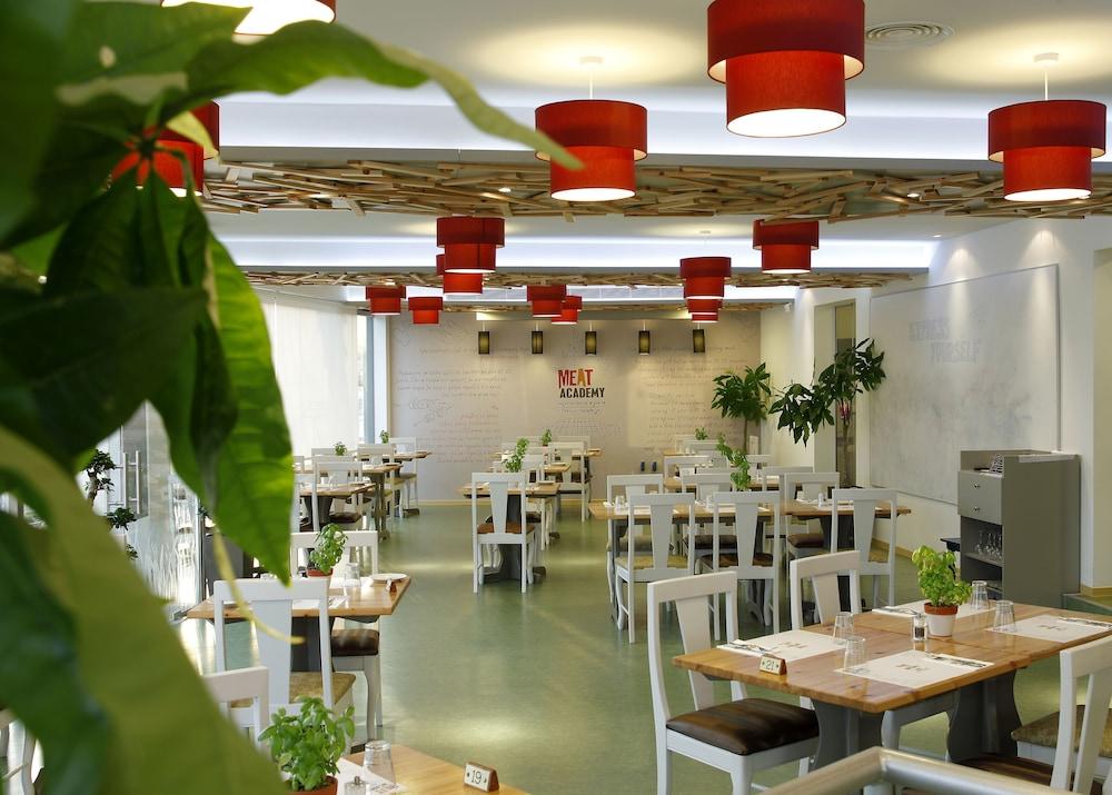 restaurant cafeteria