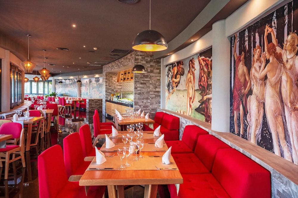 restaurant cafeteria