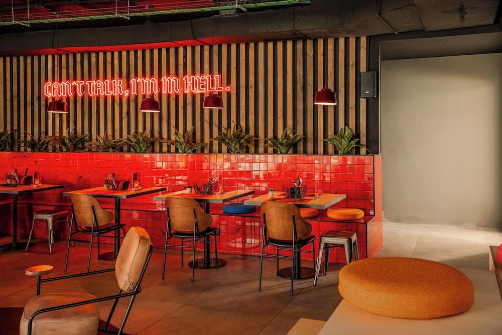 restaurant cafeteria
