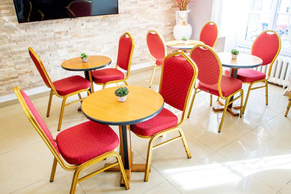 restaurant cafeteria