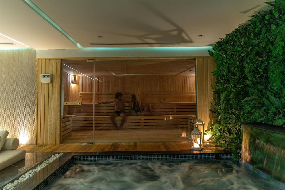 swimming pool spa