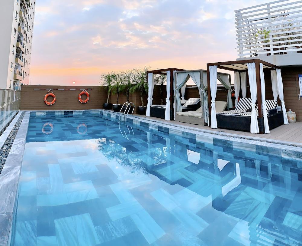 swimming pool spa
