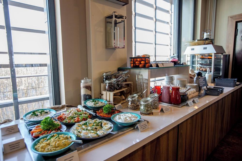 restaurant cafeteria