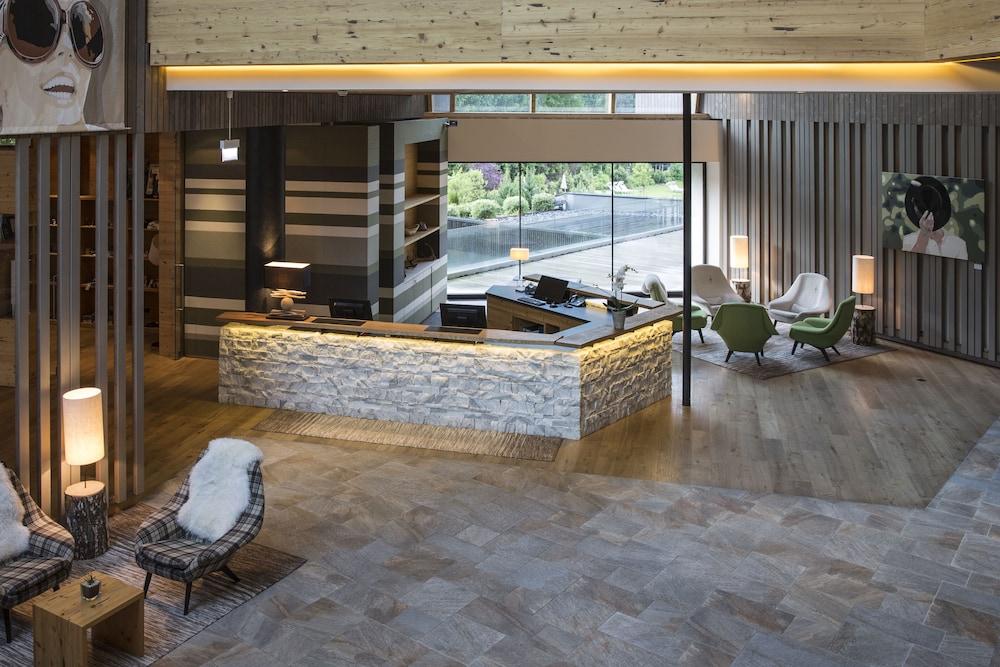 swimming pool spa