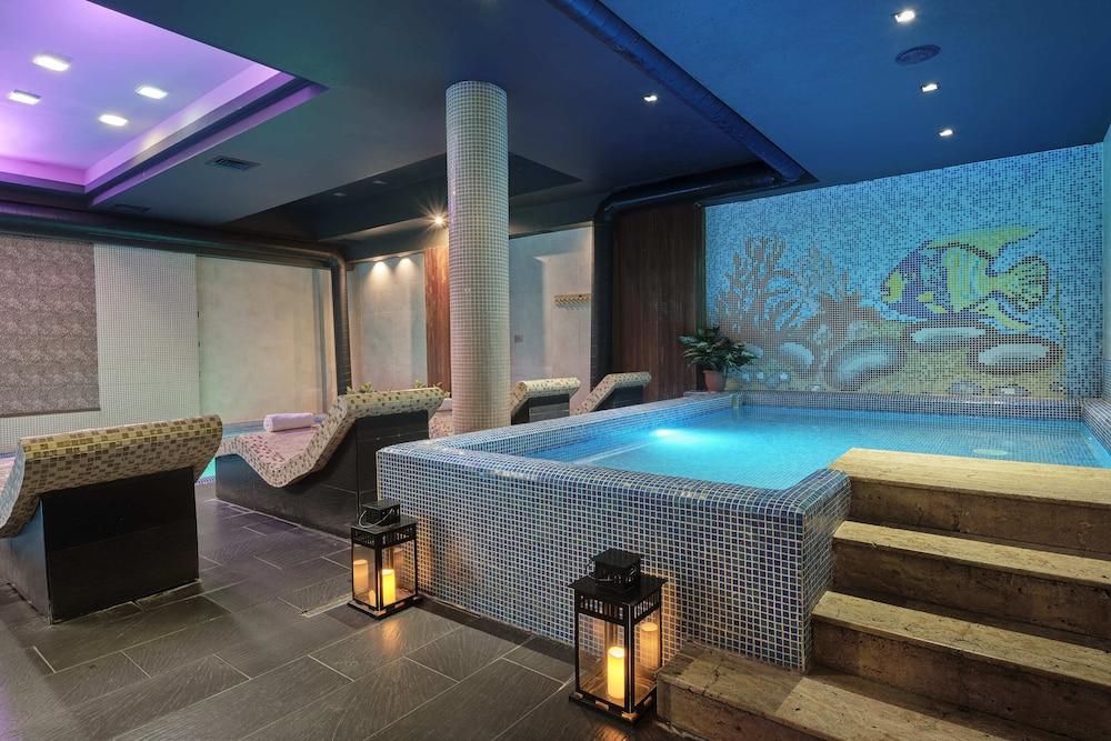 swimming pool spa