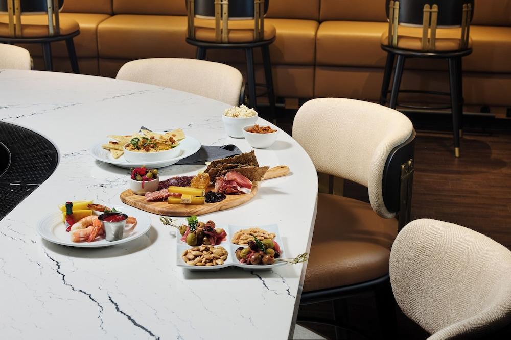 restaurant cafeteria